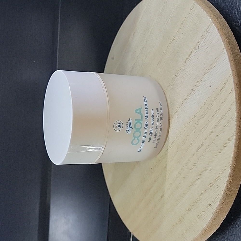 Coola mineral sun silk moisturizer skin care skin treatment super soft skin